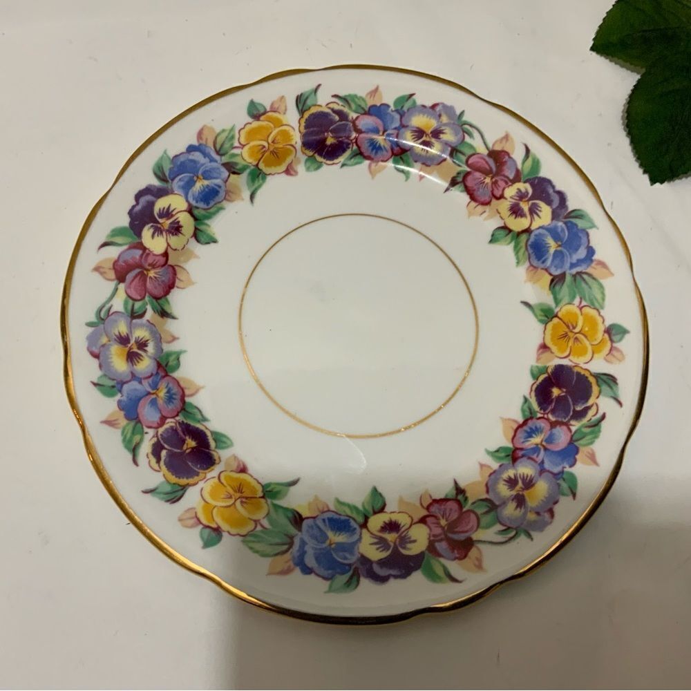 Royal Stafford Viola Bone china Pansy flower 8.5”  plate G7